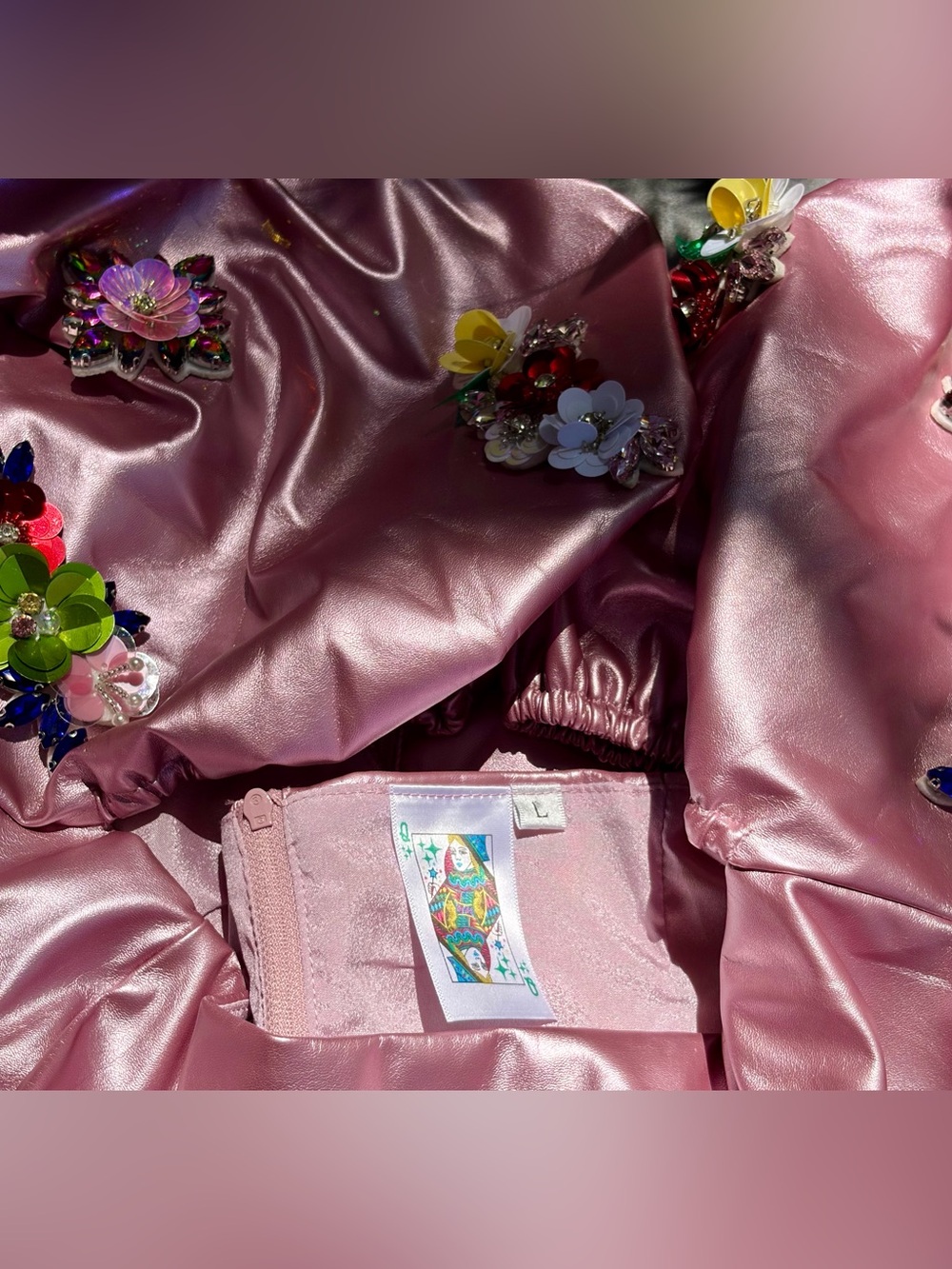 EUC!! QUEEN OF SPARKLES Pink Satin Puff Sleeve Top w/Multicolor Floral APPLS - Picture 3 of 6